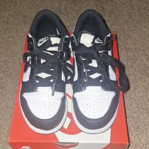 Nike Black and White Sneakers Classic Design